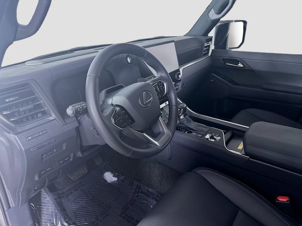 Used 2025 Lexus GX 550 image 4