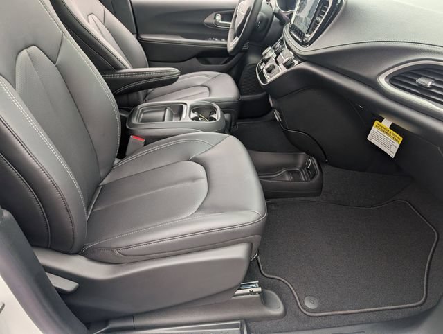 New 2027 Chrysler Pacifica Select FWD image 30