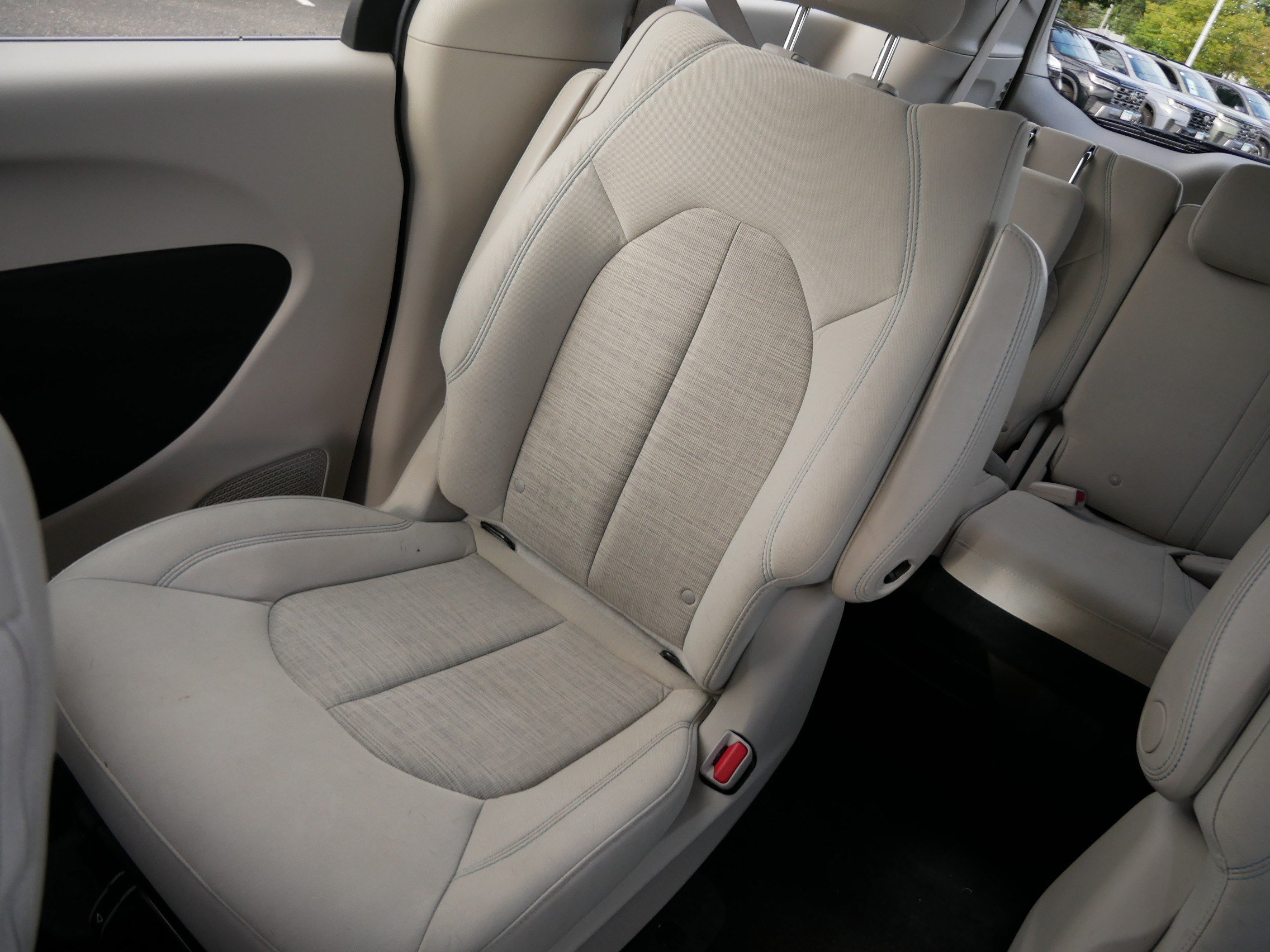 Used 2018 Chrysler Pacifica Touring Plus FWD image 12