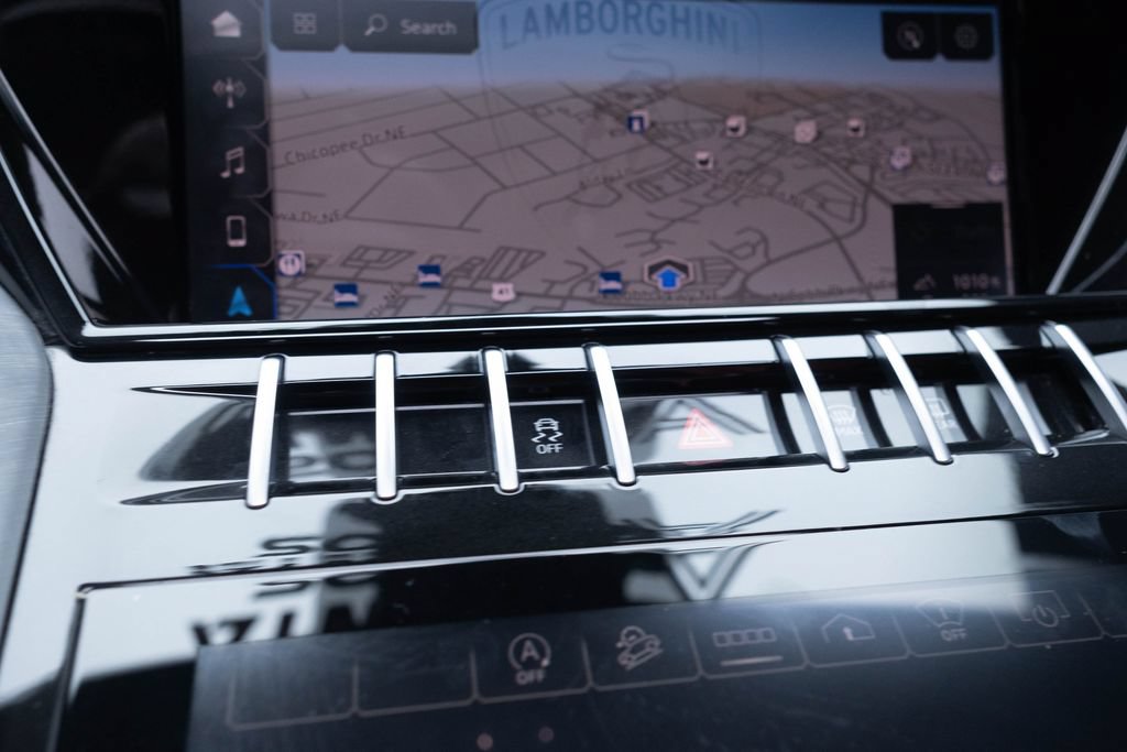 Used 2022 Lamborghini Urus AWD/4WD image 35
