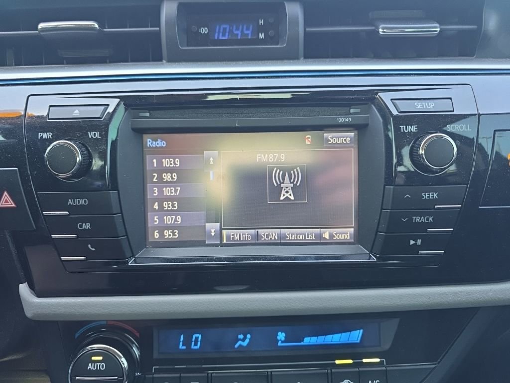 Used 2014 Toyota Corolla LE image 25