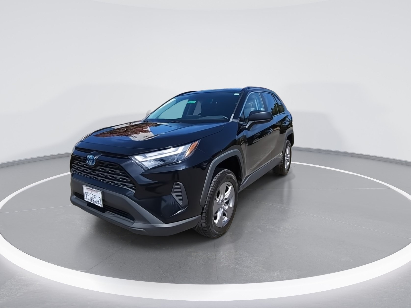 Used 2023 Toyota RAV4 LE AWD/4WD image 4
