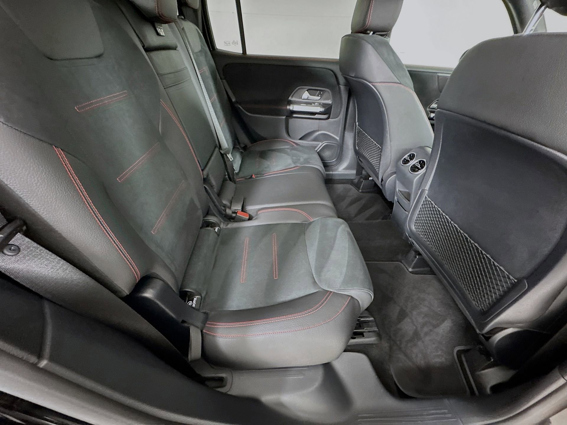 Used 2025 Mercedes-Benz GLB 250 image 27