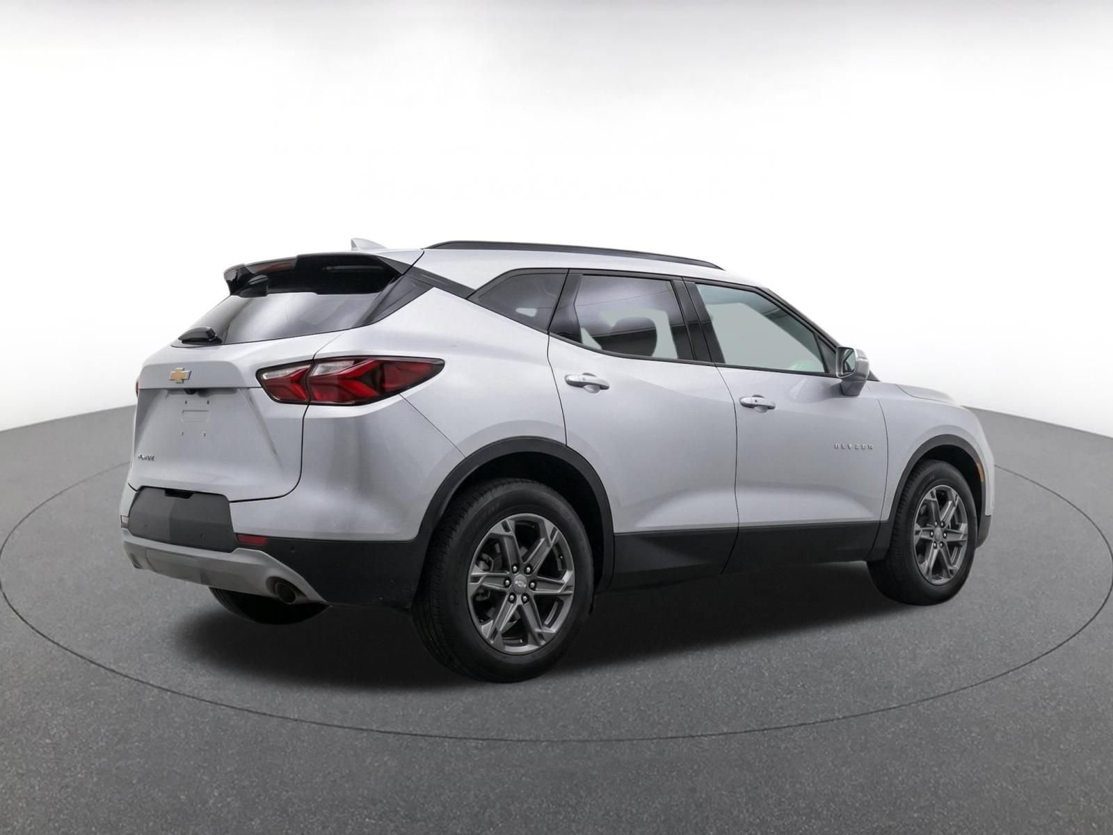 Used 2025 Chevrolet Blazer LT FWD image 9