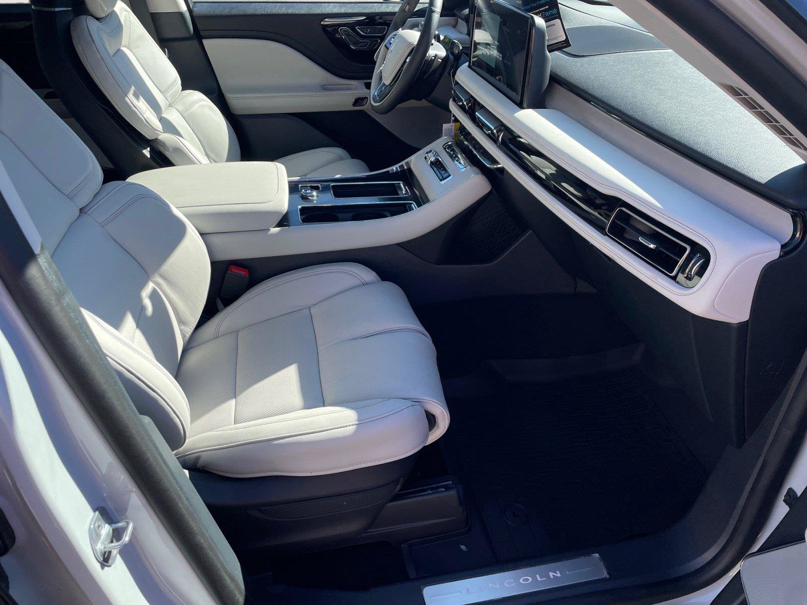New 2027 Lincoln Aviator Reserve AWD/4WD image 15