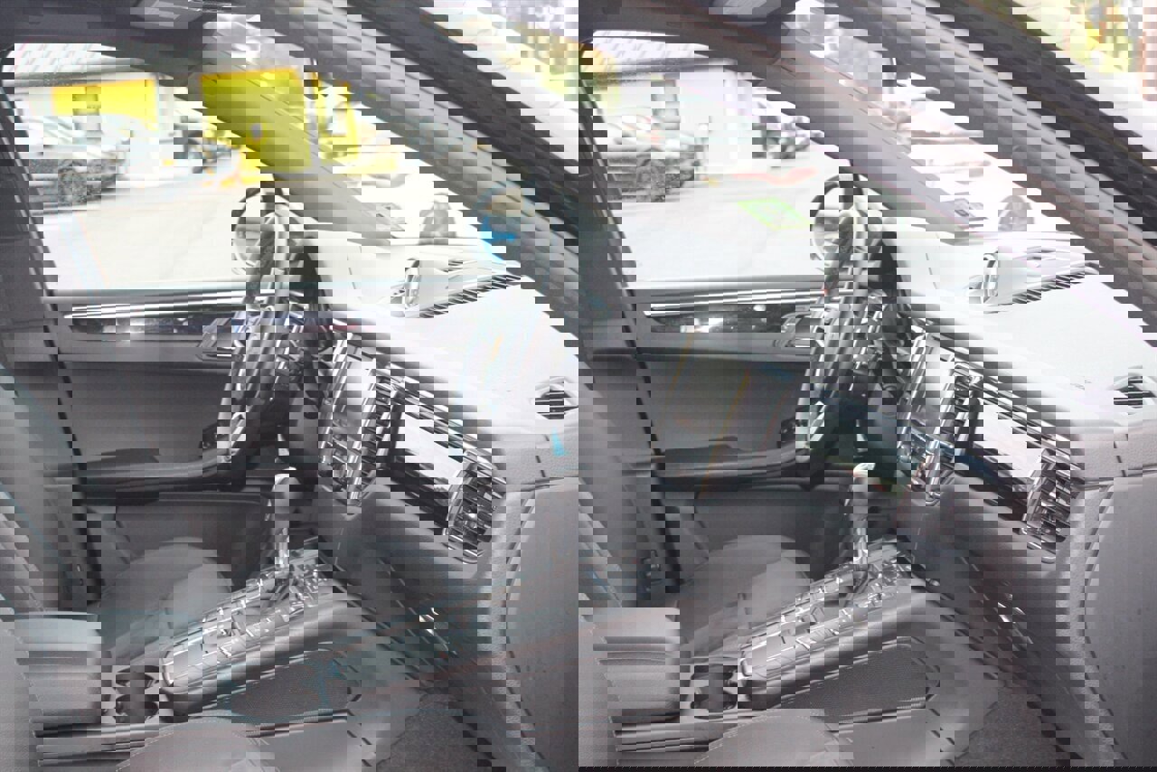 Used 2016 Porsche Macan S image 18