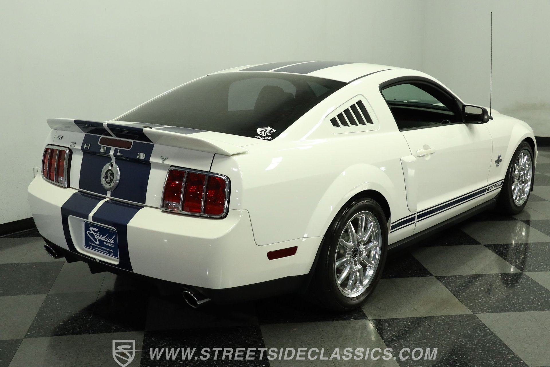 Used 2007 Ford Mustang Shelby GT500 RWD image 11
