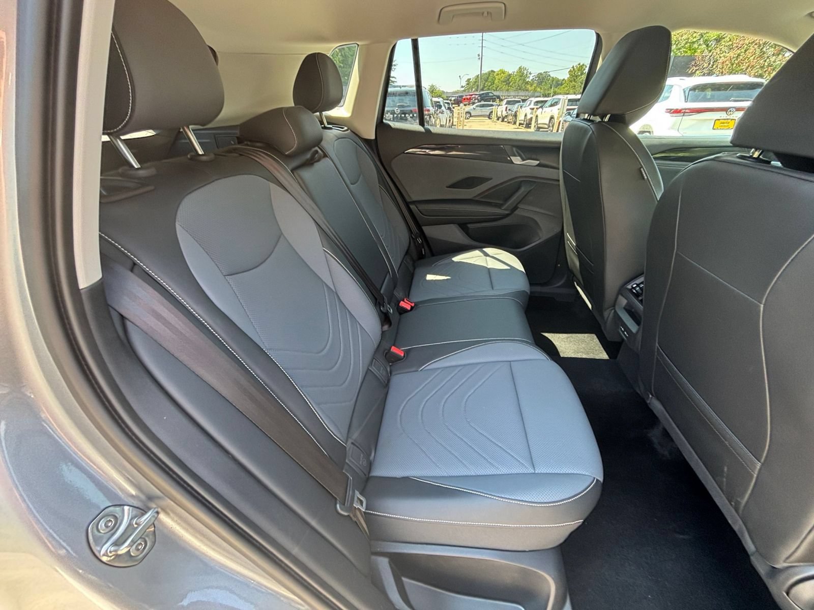 Used 2026 Volkswagen Tiguan SE AWD/4WD image 39