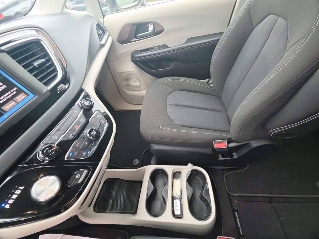 Used 2023 Chrysler Voyager LX FWD image 21