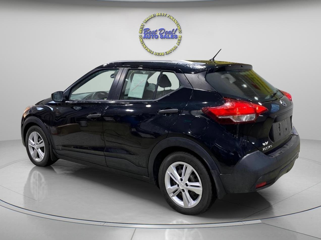 Used 2018 Nissan Kicks S FWD image 2