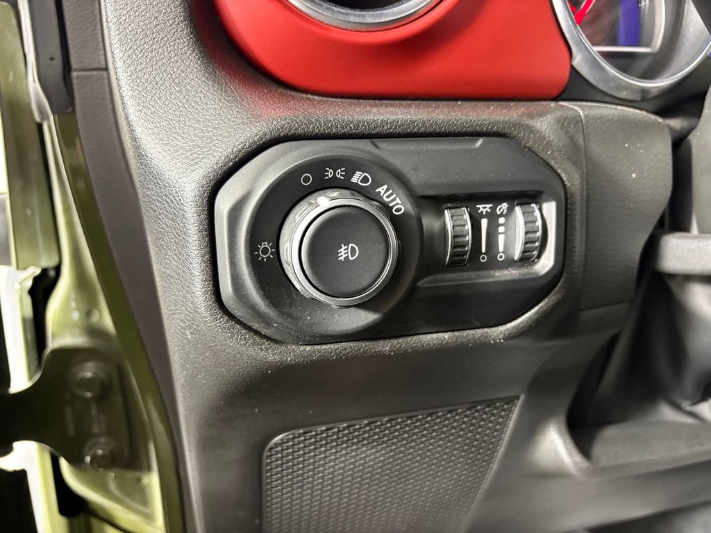 Used 2022 Jeep Wrangler Unlimited Rubicon w/ Xtreme Recon 35" Tire Package image 12