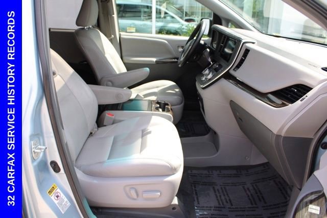 Used 2015 Toyota Sienna XLE FWD image 19