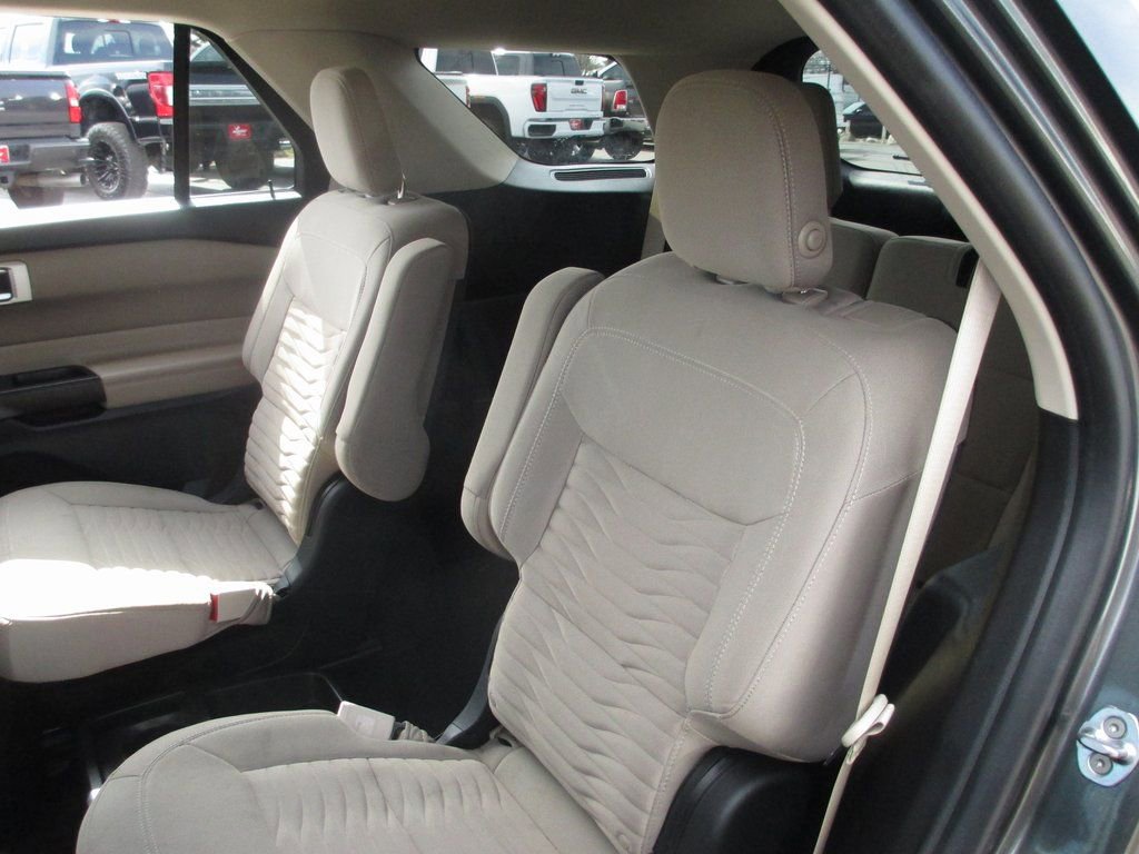 Used 2020 Ford Explorer XLT w/ Comfort Package image 16
