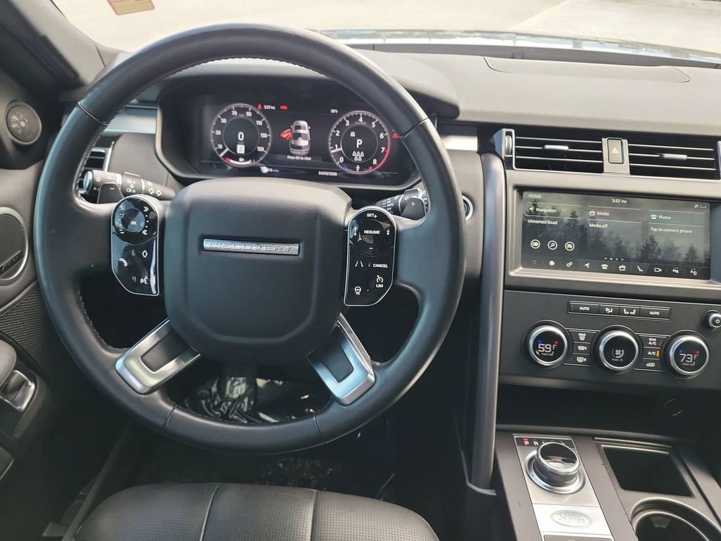 Used 2020 Land Rover Discovery Landmark image 19