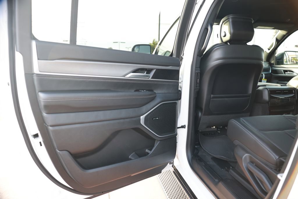 New 2026 Jeep Grand Wagoneer L 2WD image 34