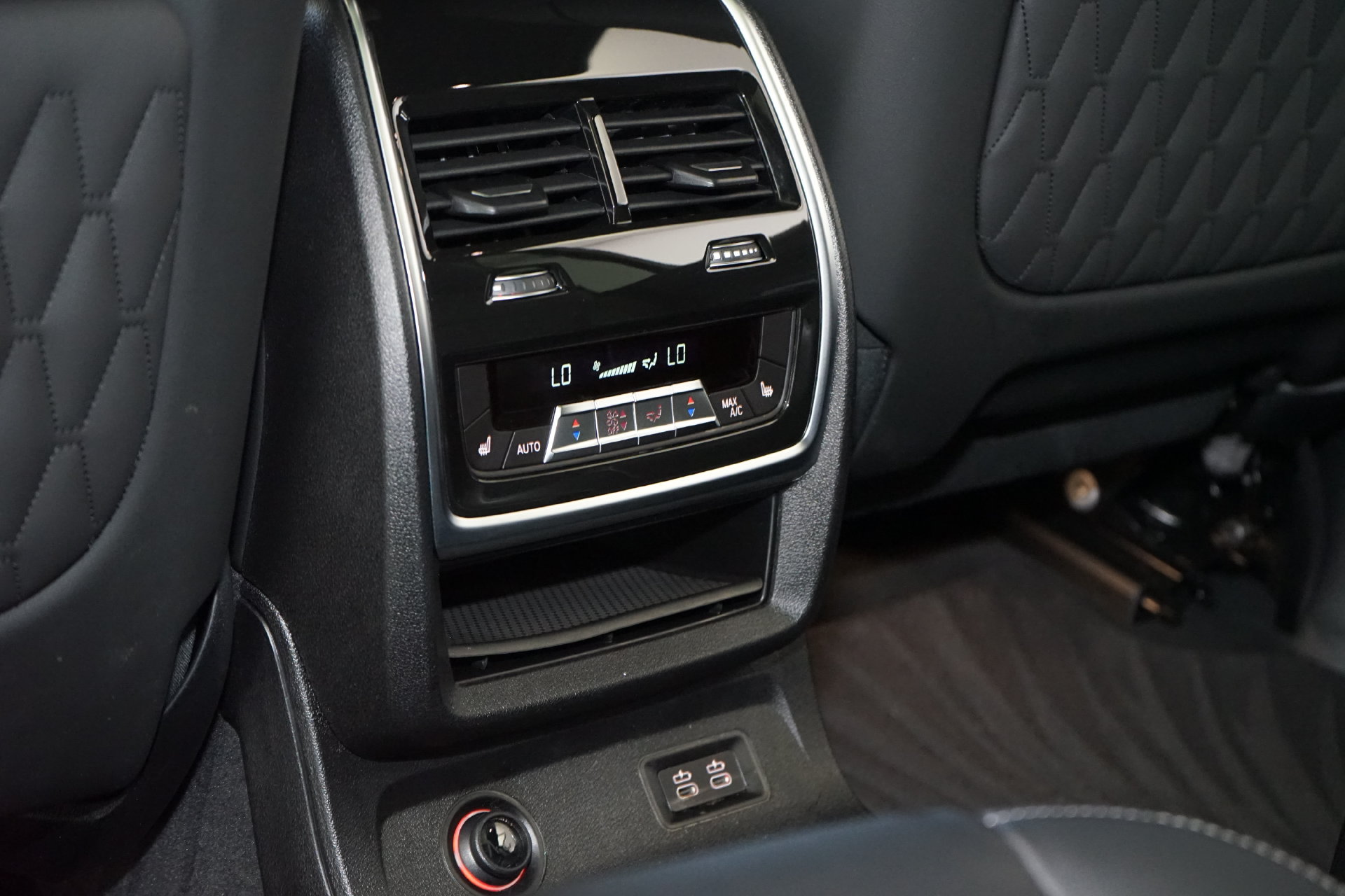 Used 2026 BMW X7 M60i AWD/4WD image 16