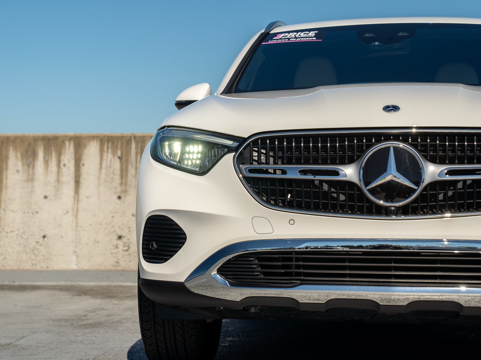 Used 2025 Mercedes-Benz GLC 350e 4MATIC w/ Driver Assistance Package image 8