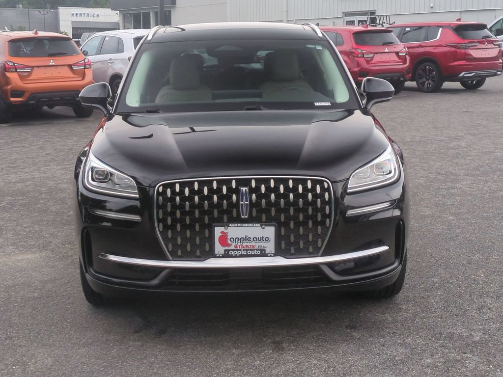 Used 2024 Lincoln Corsair Grand Touring AWD/4WD image 2