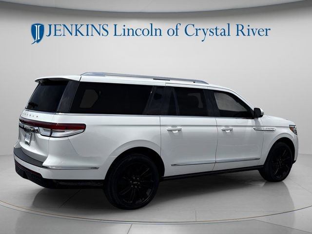 Certified 2024 Lincoln Navigator L Reserve AWD/4WD image 3