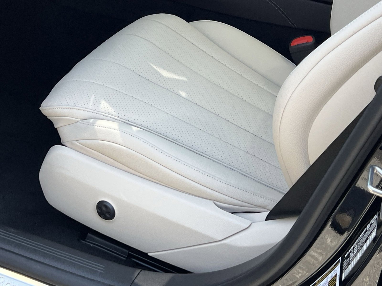 New 2026 Mercedes-Benz E 350 4MATIC Sedan image 12