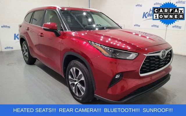Used 2023 Toyota Highlander XLE FWD image 2