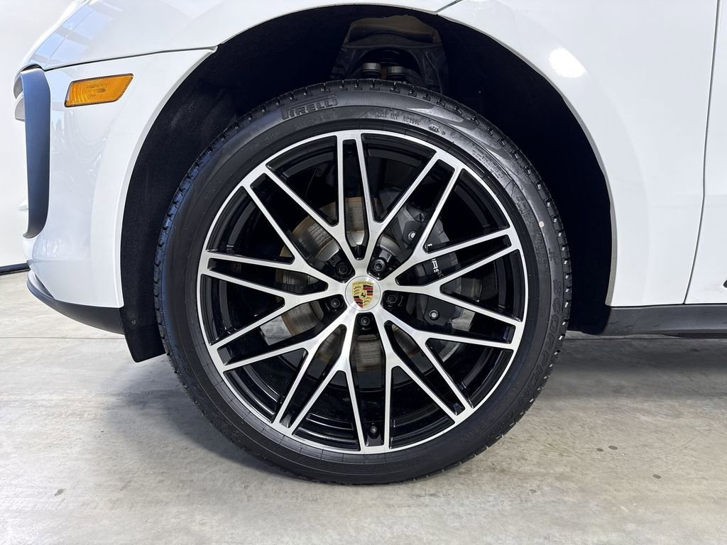 New 2026 Porsche Macan AWD/4WD image 13