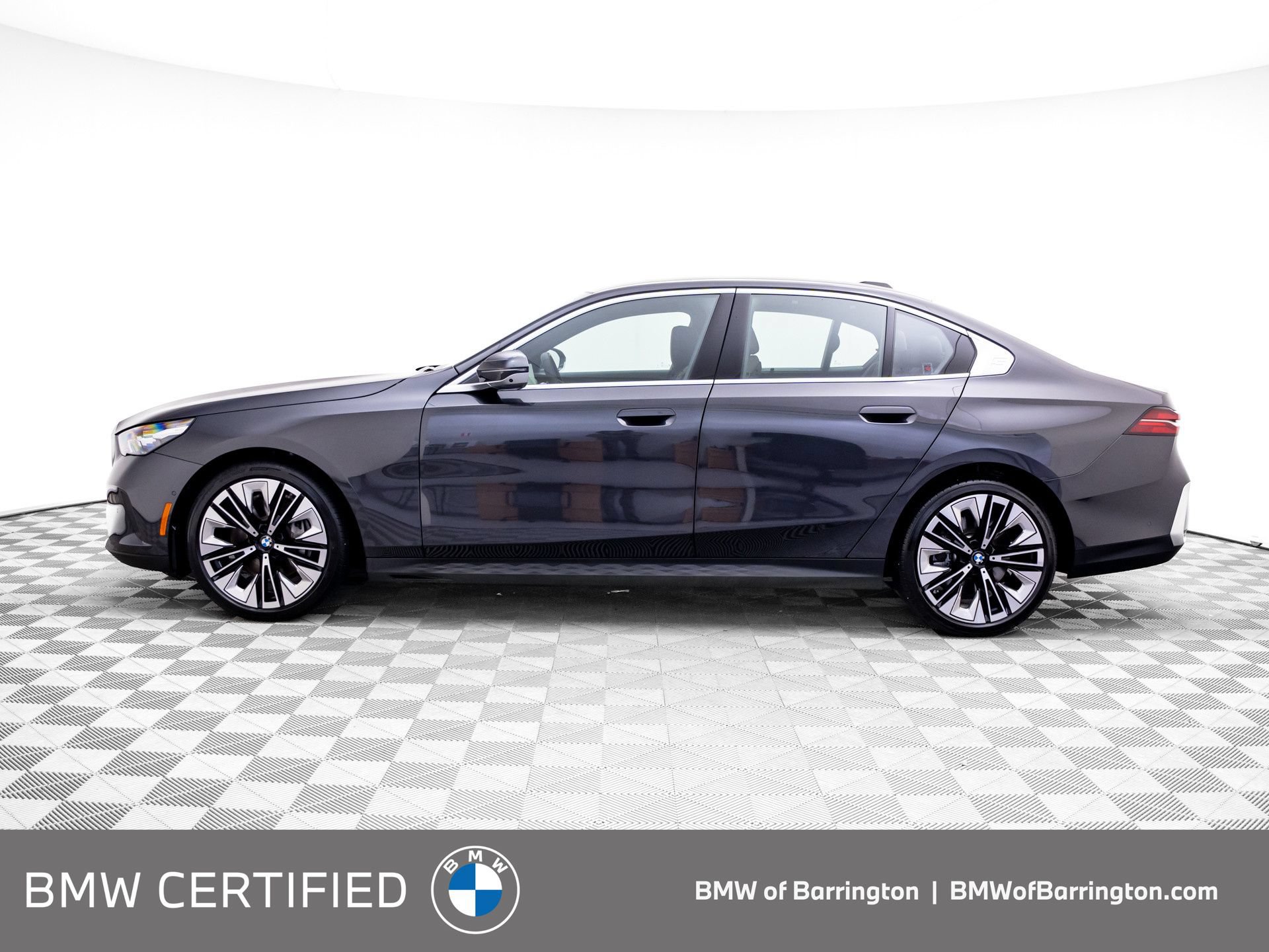 Certified 2026 BMW 540i xDrive AWD/4WD image 2