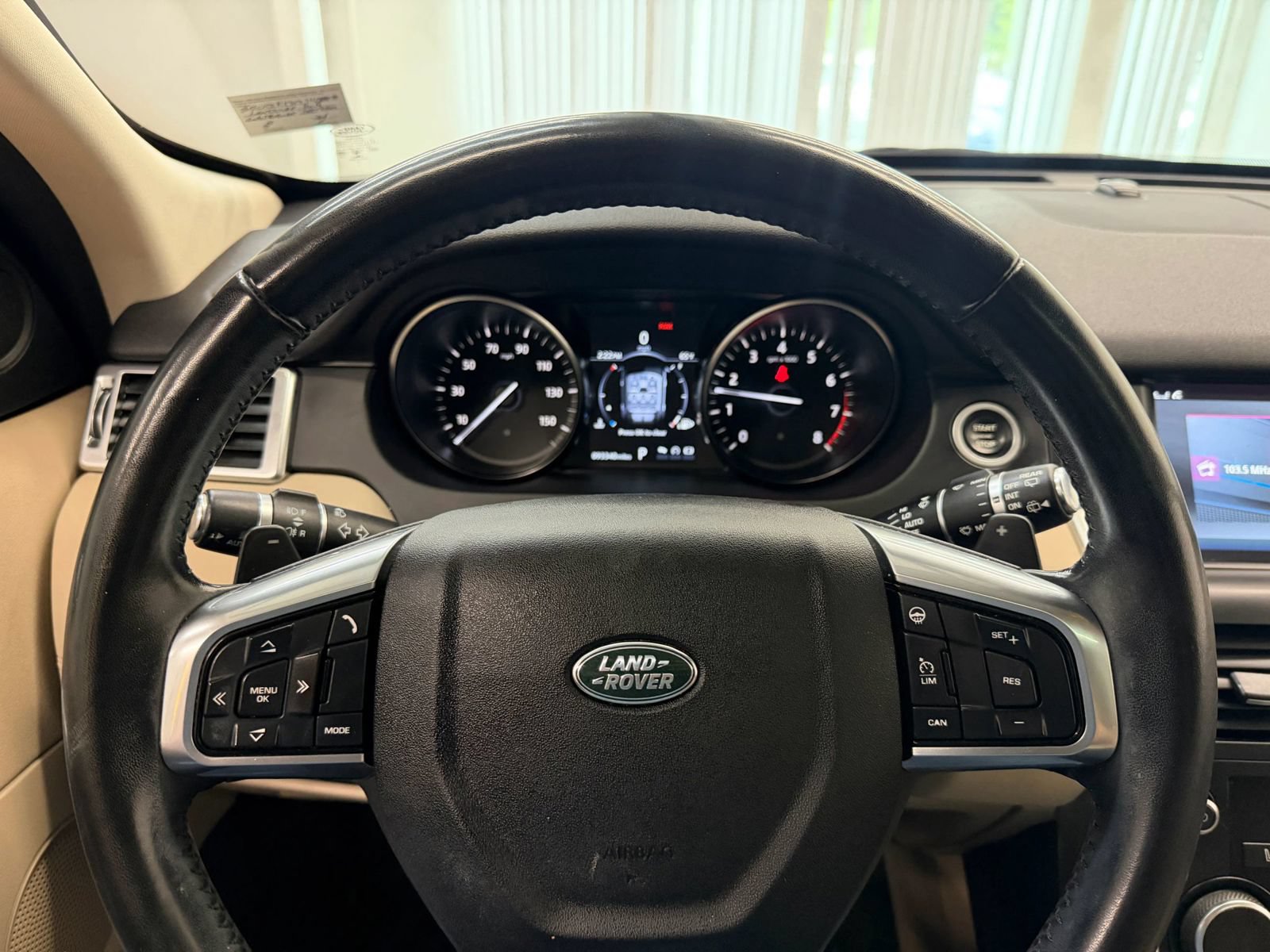 Used 2018 Land Rover Discovery Sport HSE AWD/4WD image 25