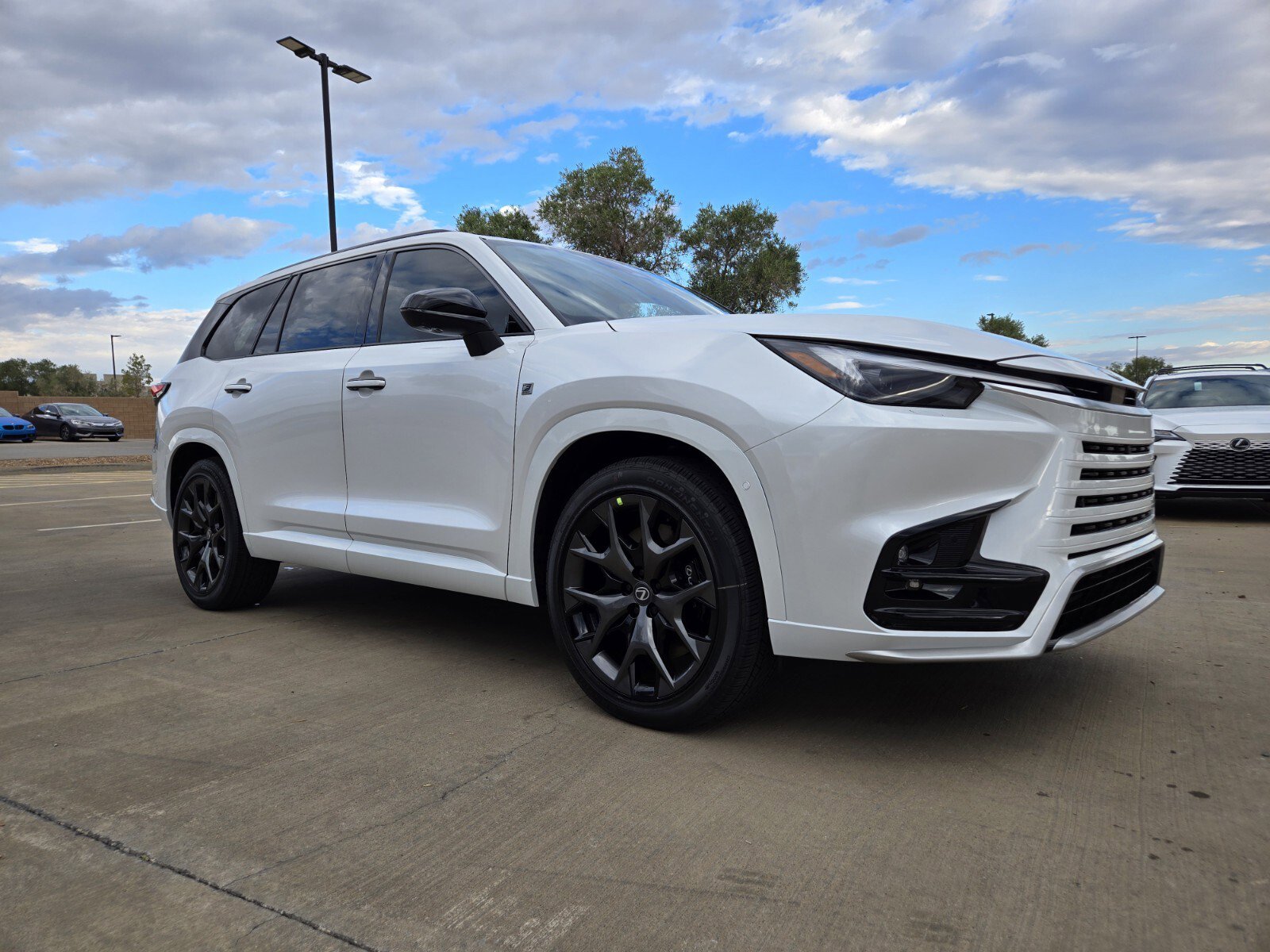 New 2026 Lexus TX 500h AWD image 2