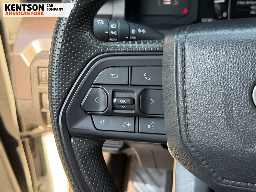 Used 2025 Toyota Tacoma SR5 AWD/4WD image 17