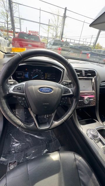 Used 2019 Ford Fusion Titanium image 11