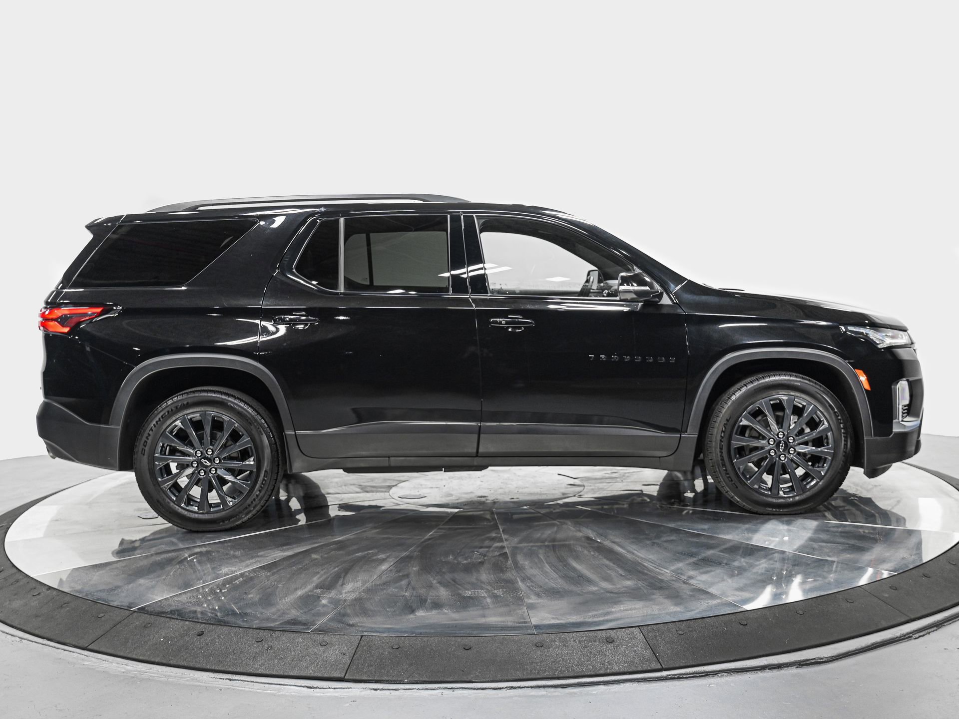 Used 2023 Chevrolet Traverse RS image 9