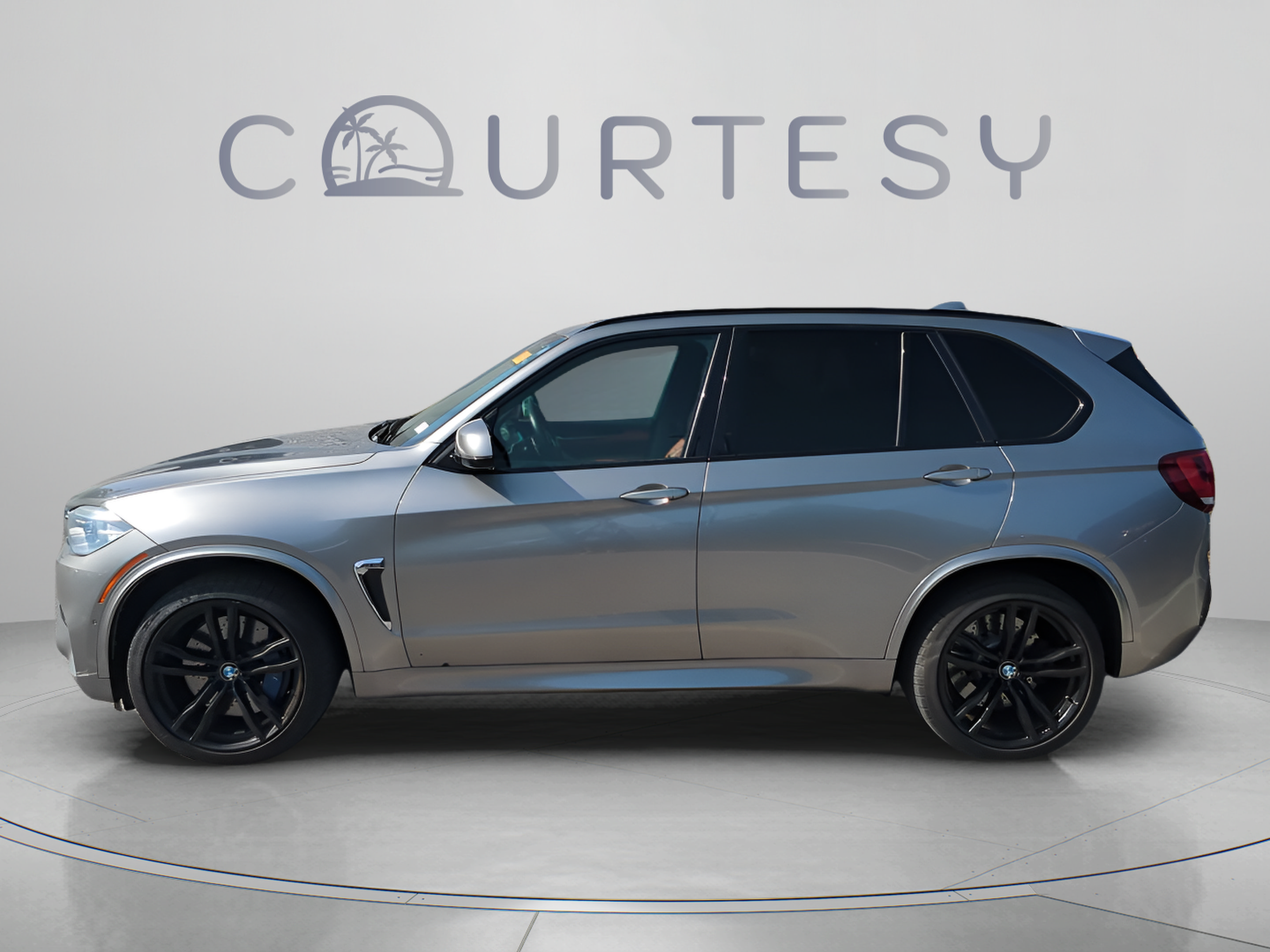 Used 2018 BMW X5 M AWD/4WD image 4