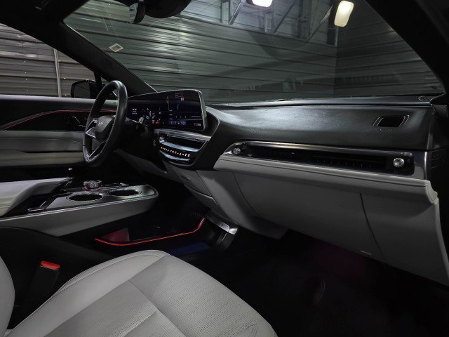 Used 2024 Cadillac Lyriq Luxury image 12
