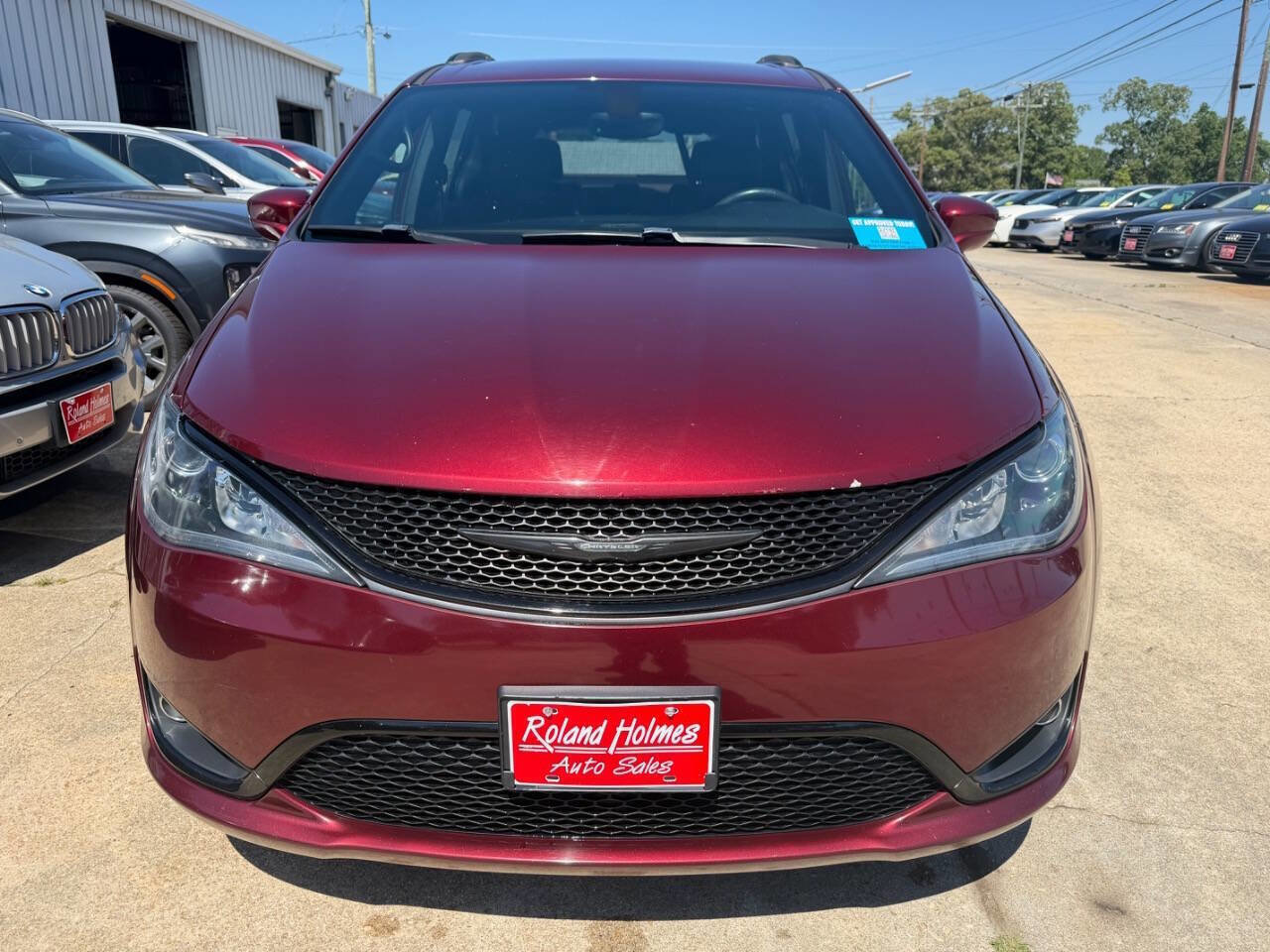 Used 2018 Chrysler Pacifica Touring-L Plus w/ S Appearance Package FWD image 3