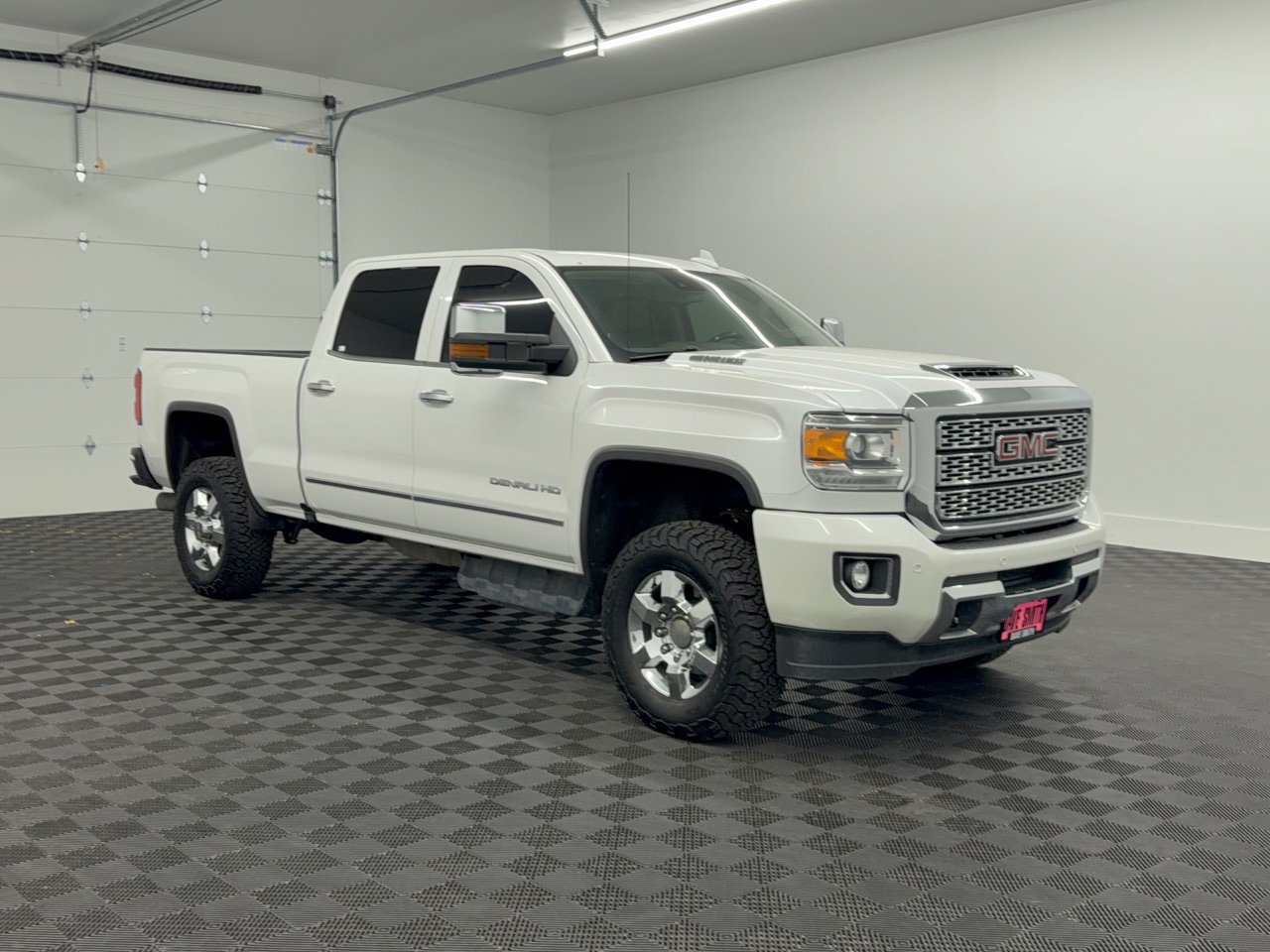 Used 2019 GMC Sierra 2500 Denali w/ Suspension Package, Off-Road AWD/4WD image 7