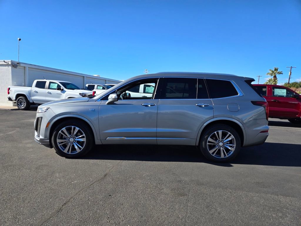 Used 2025 Cadillac XT6 Premium Luxury image 3