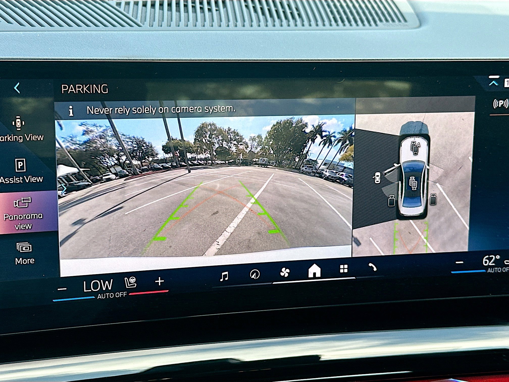 Used 2025 BMW i5 eDrive40i w/ Premium Package image 15