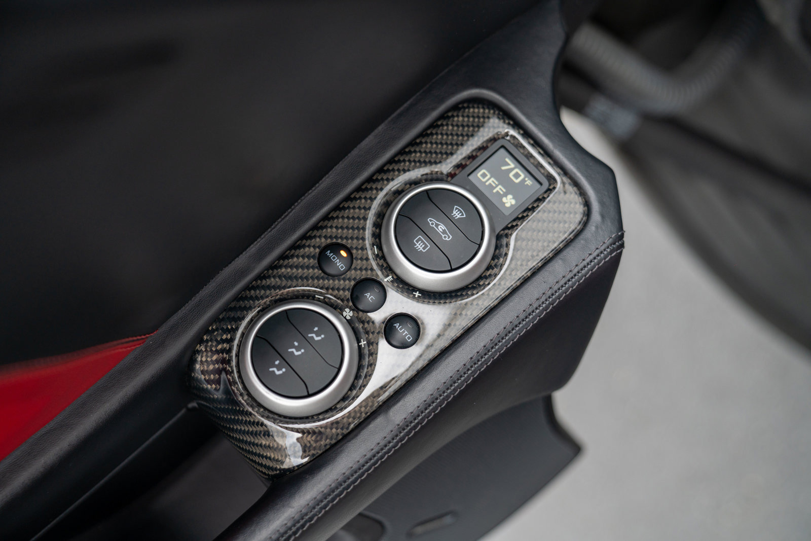Used 2016 McLaren 650S Spider RWD image 25