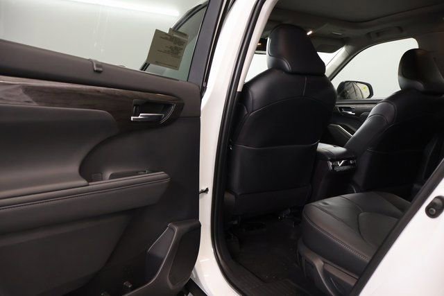 New 2026 Toyota Highlander Platinum image 29