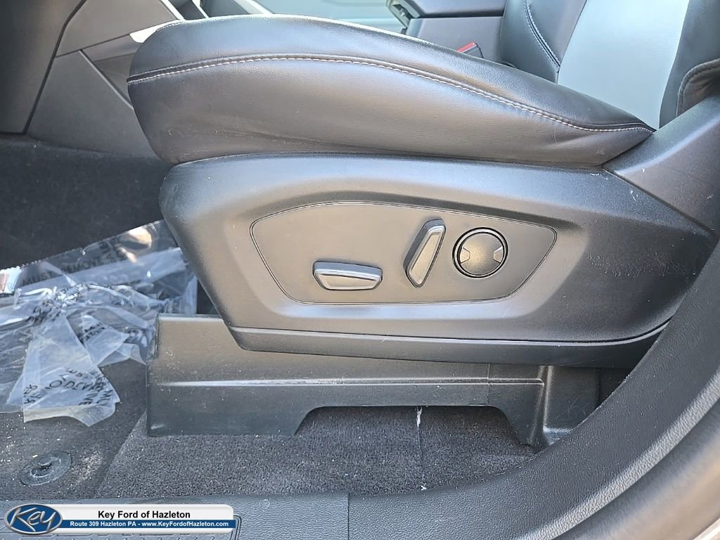 Used 2024 Ford Explorer XLT w/ Equipment Group 202A AWD/4WD image 45