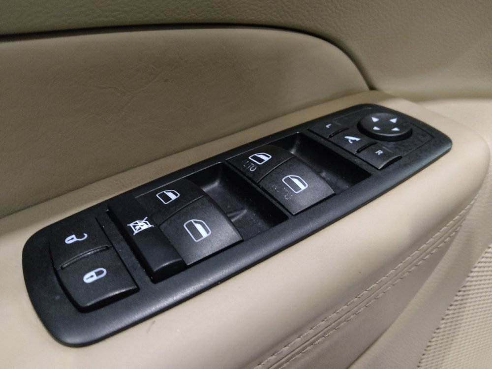 Used 2015 Jeep Grand Cherokee Overland w/ Advanced Technology Group image 27