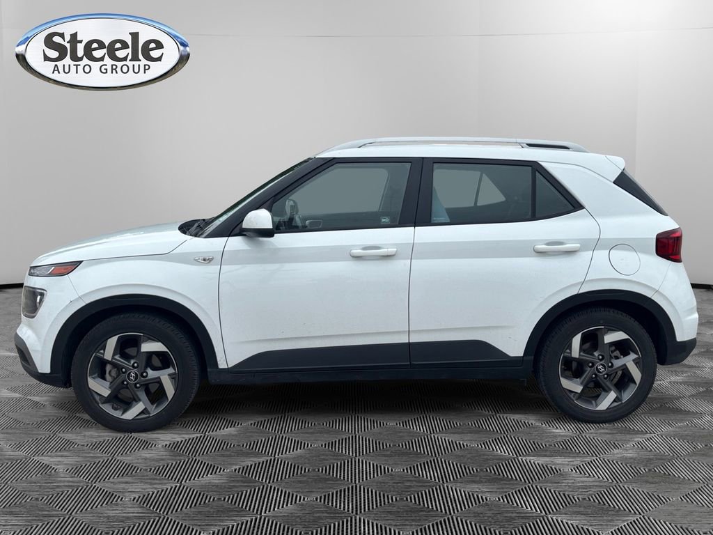 Used 2021 Hyundai Venue SEL w/ Cargo Package FWD image 2
