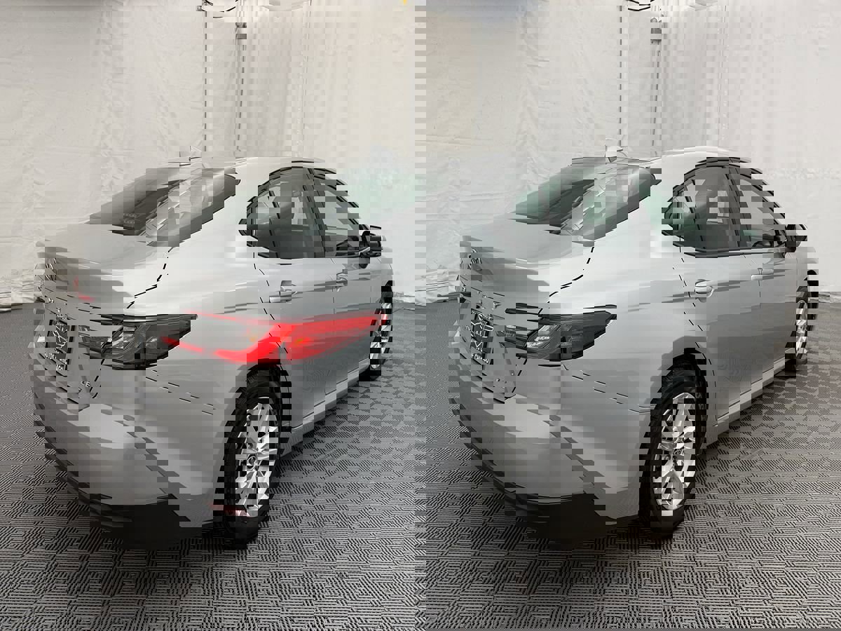 Used 2025 Toyota Camry LE image 3