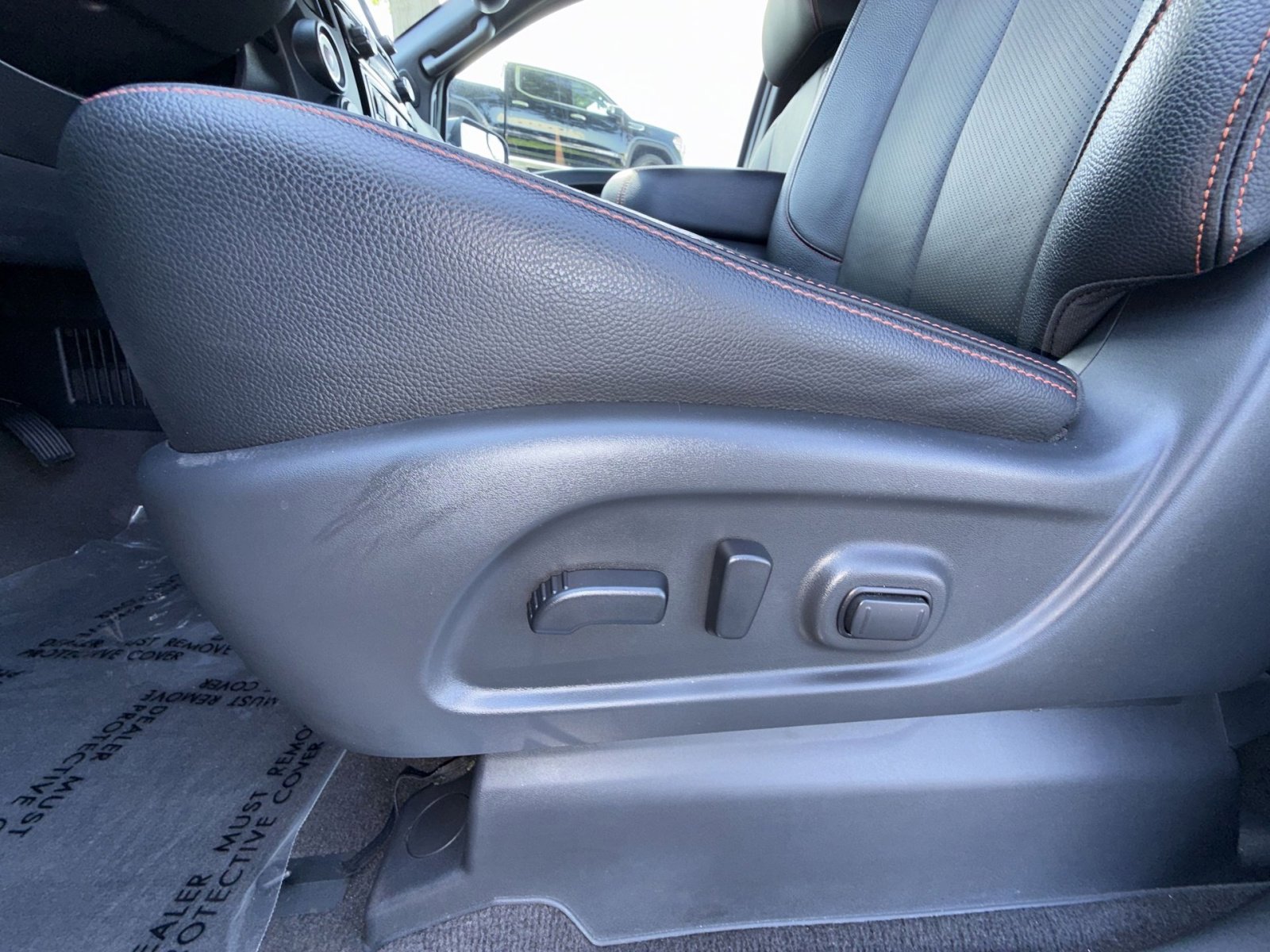 Used 2021 Nissan Titan PRO-4X w/ Pro-4x Convenience Package AWD/4WD image 14