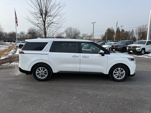 Used 2022 Kia Carnival LX image 4