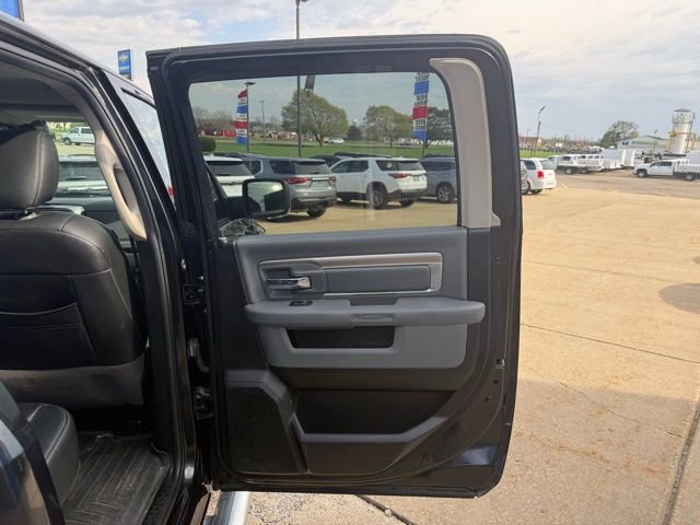 Used 2018 RAM 1500 Classic SLT w/ SLT Plus D￩cor Group AWD/4WD image 15