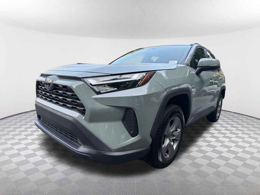 Used 2022 Toyota RAV4 XLE w/ Convenience Package FWD image 1