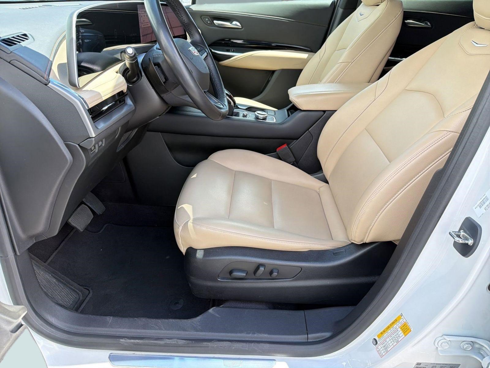 Certified 2024 Cadillac XT4 Luxury w/ Cold Weather Package FWD image 4