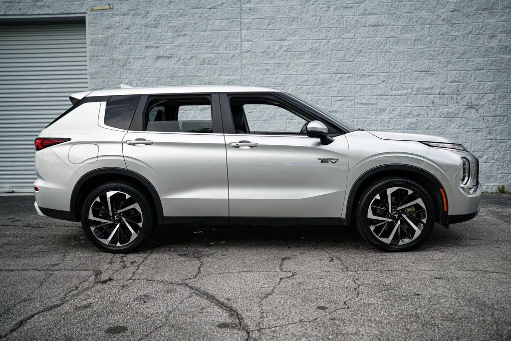 Used 2023 Mitsubishi Outlander LE image 17